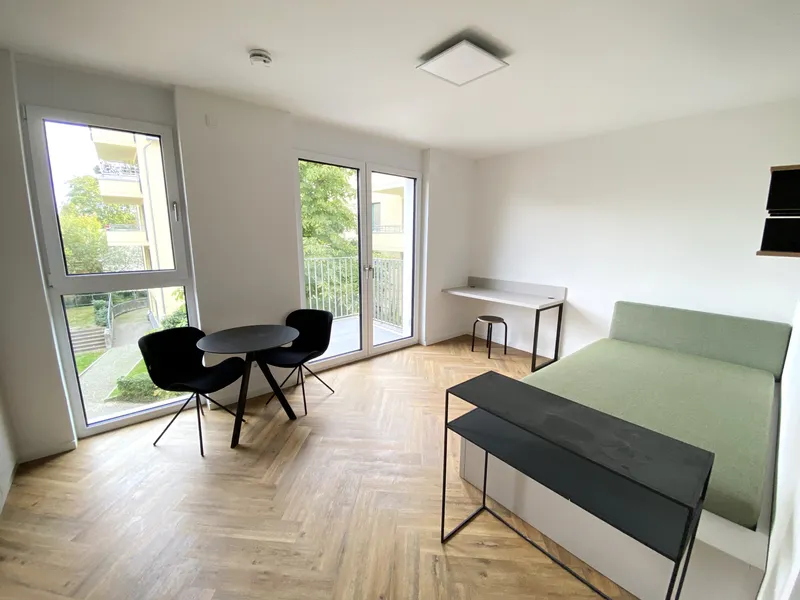 Direkt zwischen S-Bahn und Marktplatz Adlershof! Möbliert mit EBK und Balkon! — photo 1